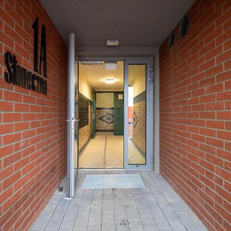 Exceptional Apartment With Parking By Noclegi Renters Katowice Buitenkant foto