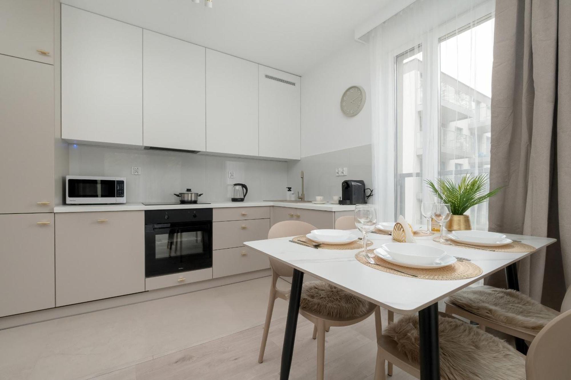 Exceptional Apartment With Parking By Noclegi Renters Katowice Buitenkant foto