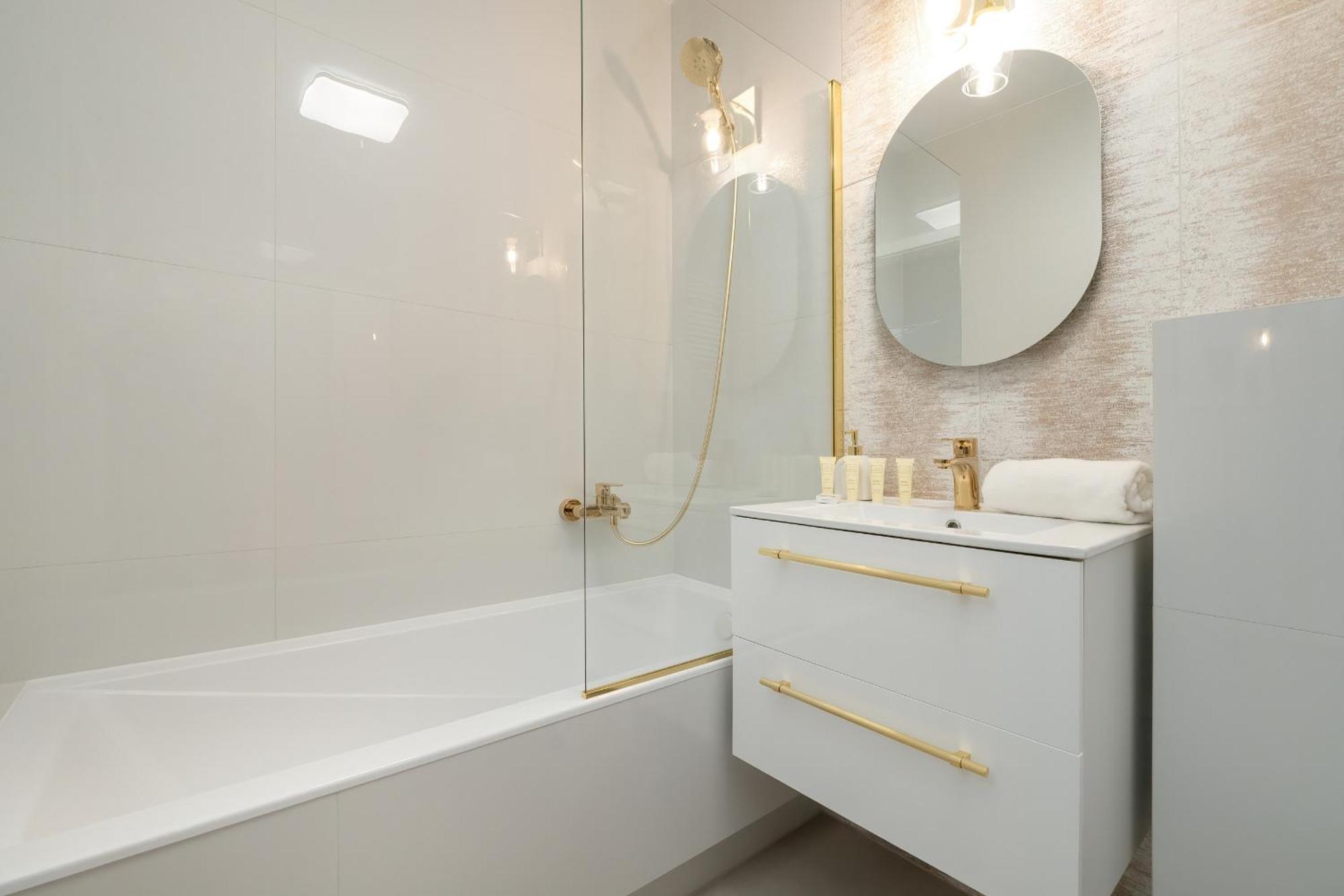 Exceptional Apartment With Parking By Noclegi Renters Katowice Buitenkant foto